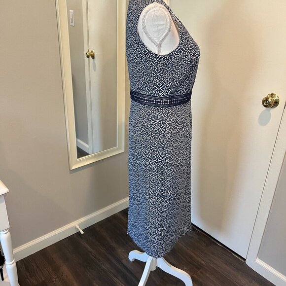 Maggy London Denim Flower Power Novelty Cut Out Sheath Dress, Size 6 - Picture 8 of 16